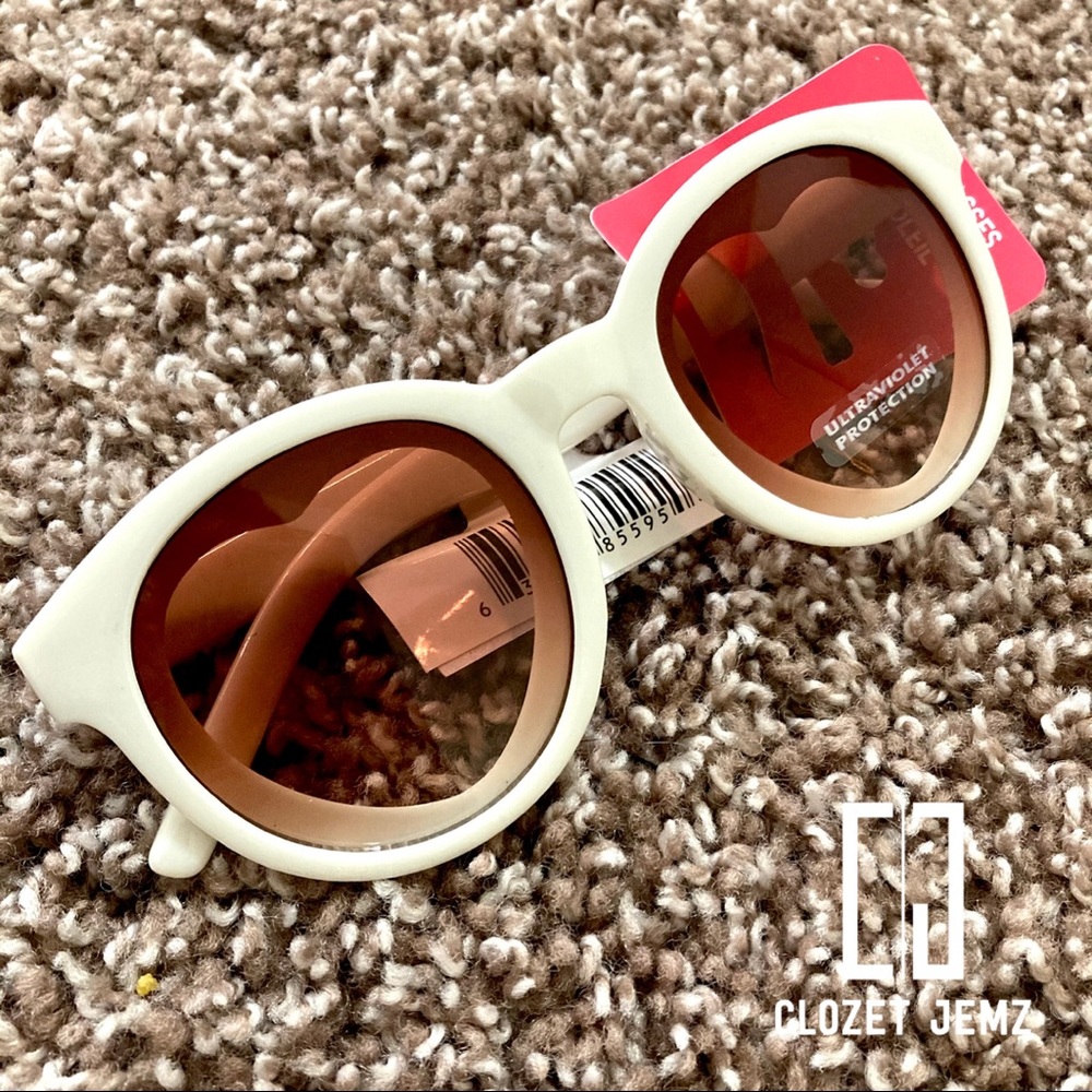 Women's White Heart Shaped Frame Sunglasses NWT - New Fashion Shades